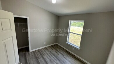 327 Lester Ave S in Lehigh Acres, FL - Building Photo - Building Photo