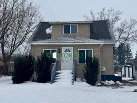 626 Oak St NE in Hutchinson, MN - Building Photo