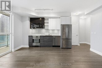 33 Shore Breeze Dr in Toronto, ON - Building Photo - Building Photo