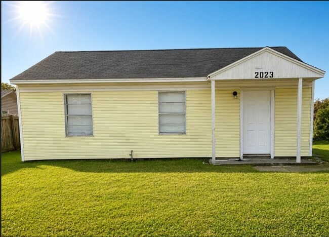 property at 2023 Delaware St