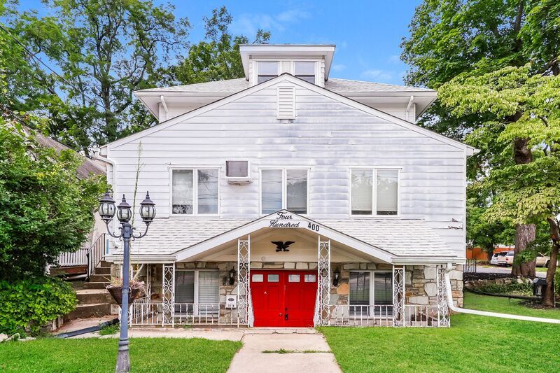 400 W Bridge St in Morrisville, PA - Foto de edificio