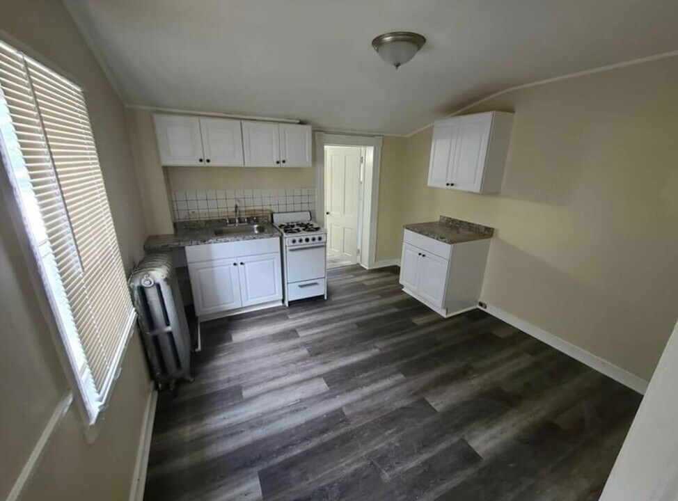 274 S Loudon Ave in Baltimore, MD - Building Photo