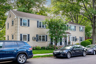 The Estates at Bayside in Oakland Gardens, NY - Building Photo - Building Photo