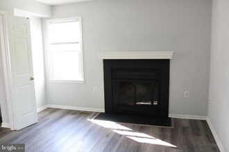 7313 Stream Way in West Springfield, VA - Building Photo - Building Photo