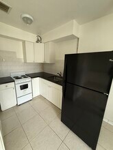 2213 Lincoln St, Unit 2 in Hollywood, FL - Building Photo - Building Photo