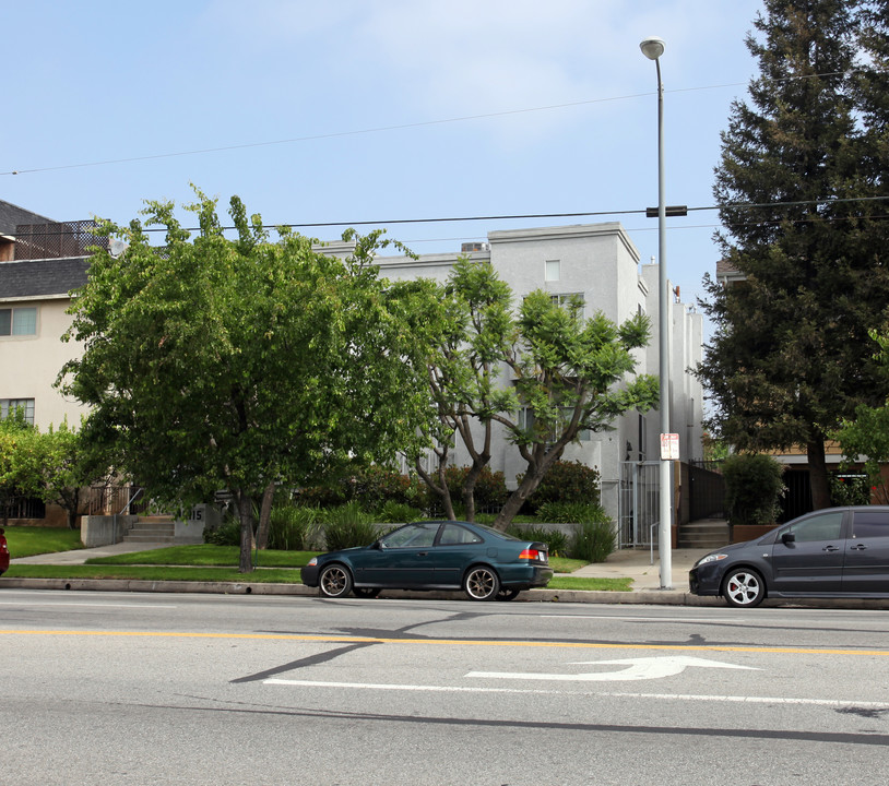 15115 Burbank Blvd in Van Nuys, CA - Building Photo