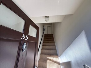 55 Pinebrook Pl in Bay Shore, NY - Building Photo - Building Photo