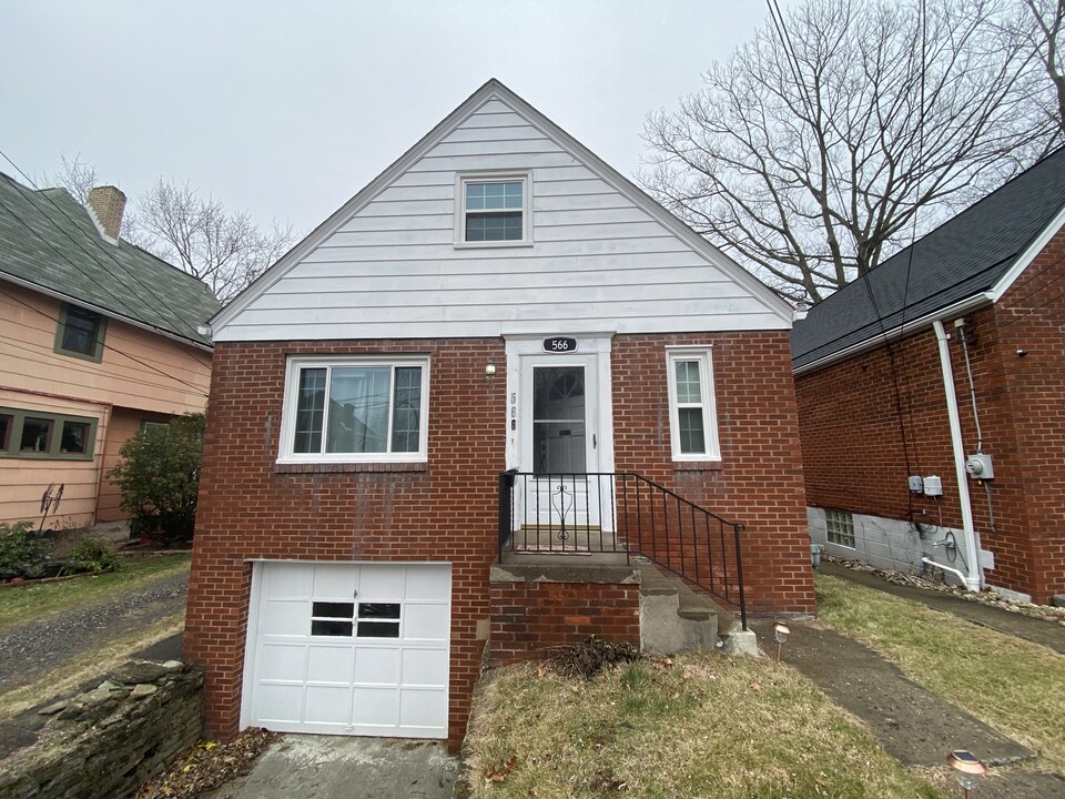 566 Highland Pl, Unit king bed in Pittsburgh, PA - Foto de edificio