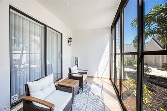 12130 Kelly Greens Blvd in Ft. Myers, FL - Foto de edificio - Building Photo