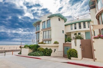 11 Marine Terrace in Santa Monica, CA - Building Photo - Building Photo