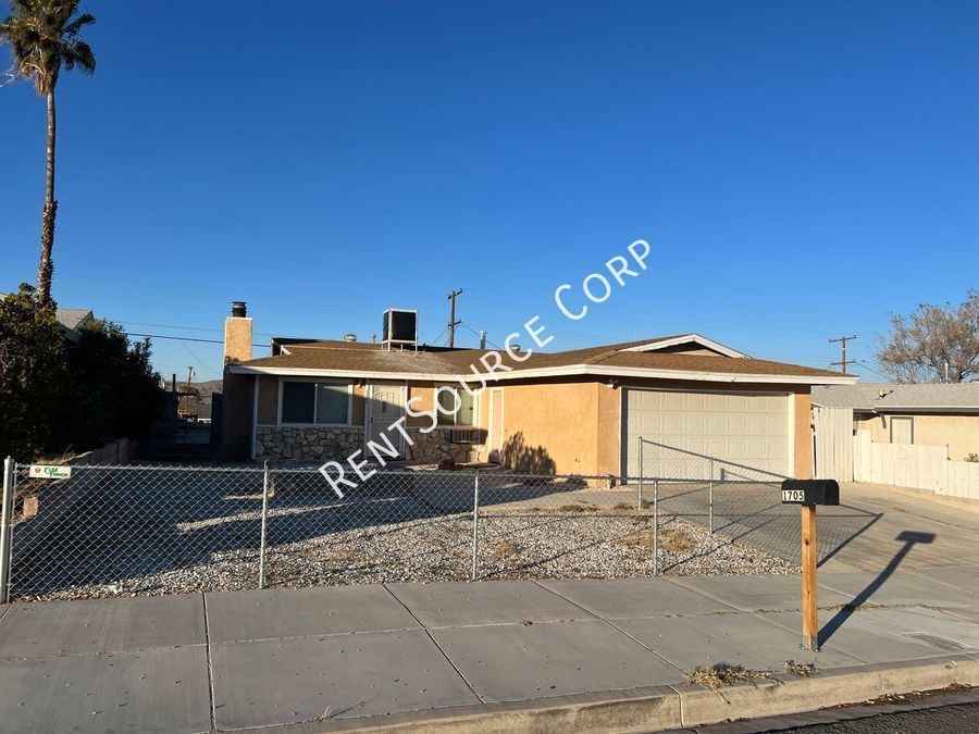 1705 Church St in Barstow, CA - Building Photo