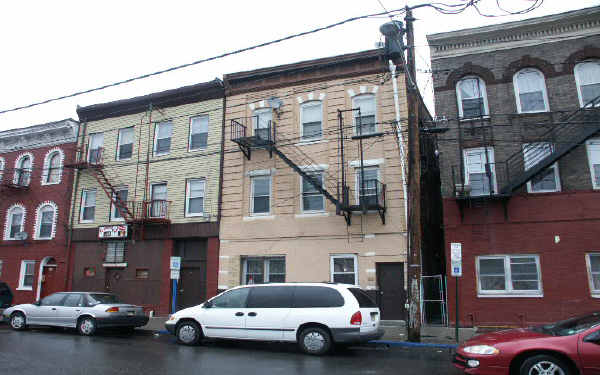 180 3rd St in Passaic, NJ - Foto de edificio