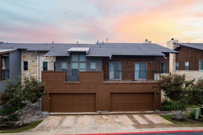 The Hillside in Austin, TX - Building Photo - Building Photo