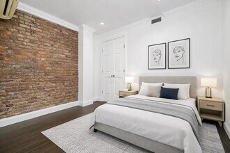 326 E 4th St, Unit 5B in New York, NY - Foto de edificio - Building Photo