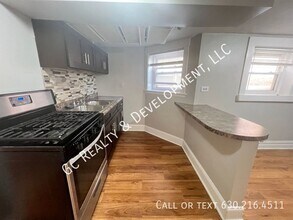 5410 W Berteau Ave in Chicago, IL - Building Photo - Building Photo