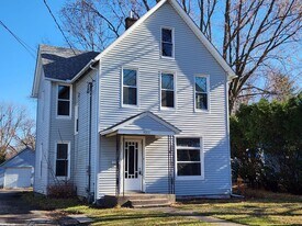 2211 17th St in Rock Island, IL - Building Photo