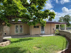 1004 NM 76 in Espanola, NM - Foto de edificio - Building Photo