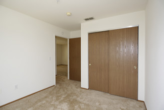 Renwick Square in Elk Grove, CA - Building Photo - Interior Photo