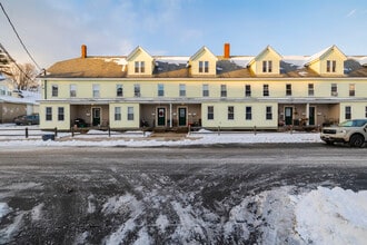 18-30 Gillis St in Nashua, NH - Foto de edificio - Building Photo