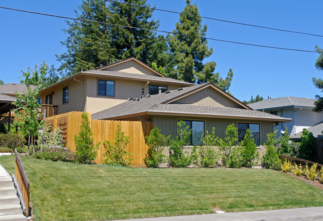 156 Gold Ridge in Sebastopol, CA - Foto de edificio