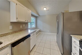815 Riverstone Ln in Woodstock, GA - Building Photo - Building Photo