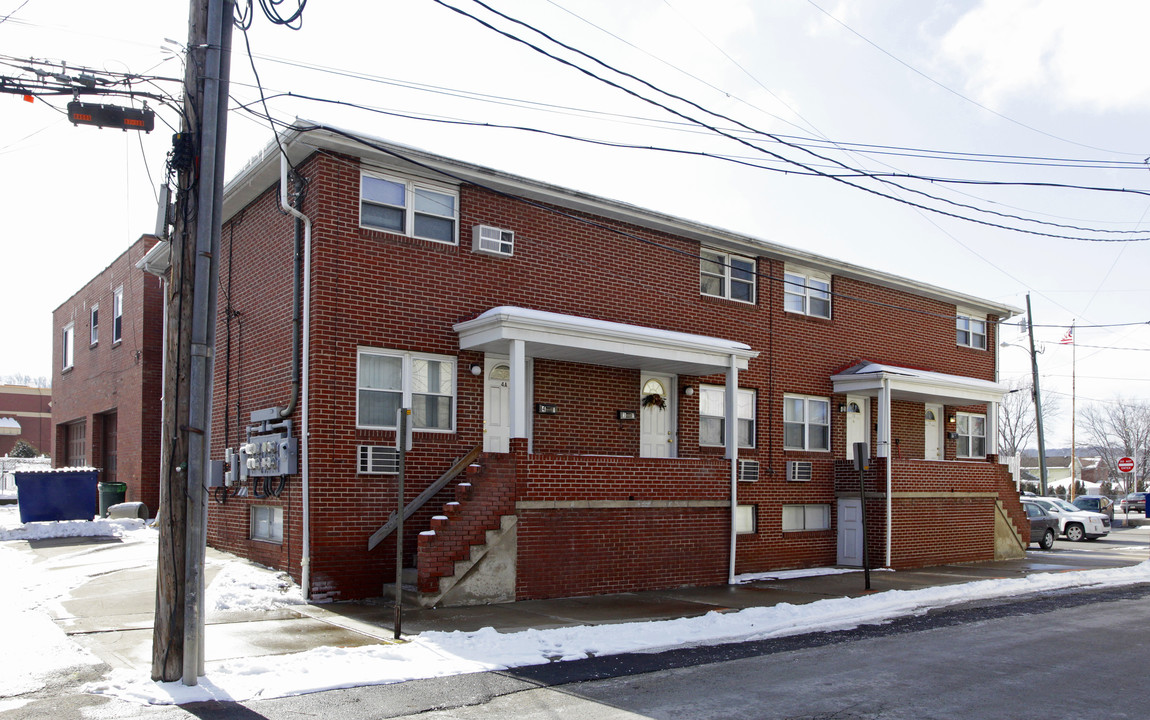 Des-Lyn Apartments in Bridgeville, PA - Building Photo