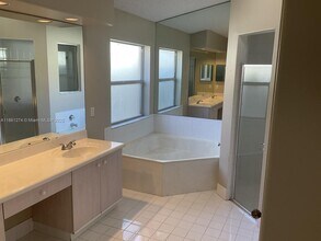 18863 NW 24th Ct in Pembroke Pines, FL - Building Photo - Building Photo