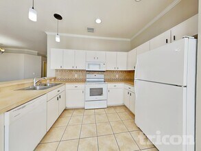 1227 Gordon Oaks Dr in Plant City, FL - Building Photo - Building Photo