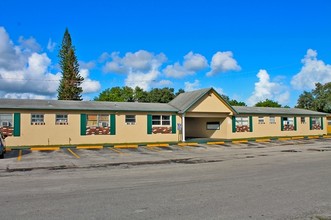 6031 Polk St in Hollywood, FL - Foto de edificio - Building Photo