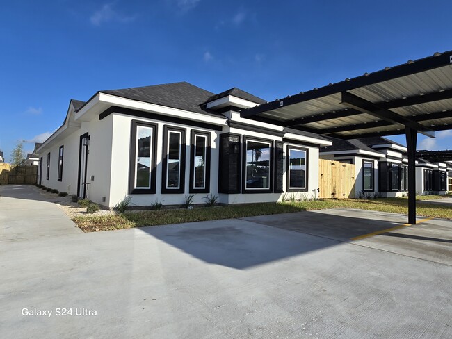 1420 S Xanthia St, Unit Xanthia in Alton, TX - Building Photo - Building Photo
