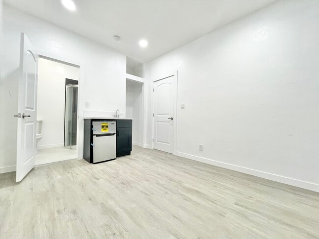 2826 Darwin Ave in Los Angeles, CA - Building Photo - Building Photo