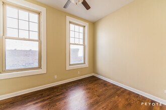 2445 W Harrison St, Unit 1 in Chicago, IL - Building Photo - Building Photo