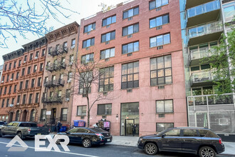 538 W 50th St in New York, NY - Building Photo - Building Photo