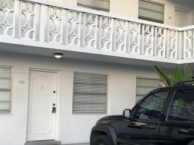 1860 Venice Park Dr in North Miami, FL - Building Photo - Building Photo