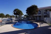 Martinique Apartments in Biloxi, MS - Foto de edificio - Building Photo