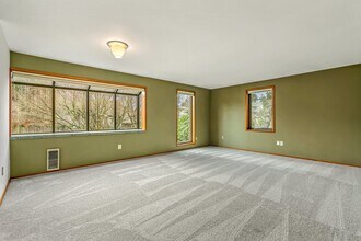 2101 Nob Hill Ave N in Seattle, WA - Building Photo - Building Photo