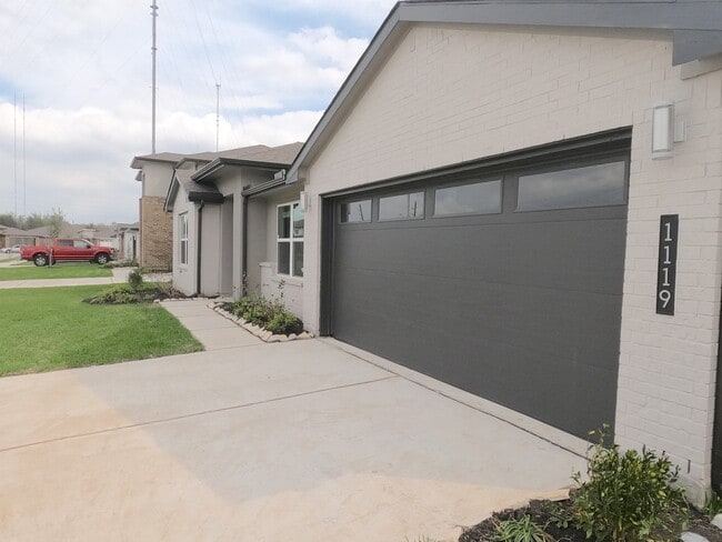 property at 1119 Hyde Lk Ln