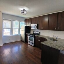 4876 W Armitage Ave in Chicago, IL - Foto de edificio - Building Photo