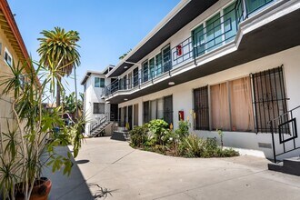 350 South Manhattan Place in Los Angeles, CA - Building Photo - Building Photo