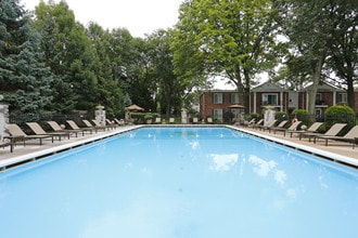 Courts Of Williamsburg in Lisle, IL - Building Photo - Other