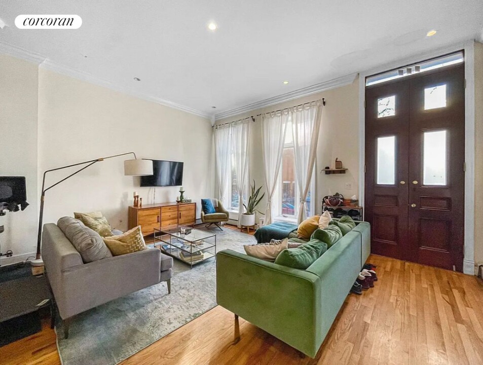 164 W 130th St in New York, NY - Building Photo