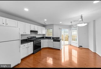 42804 Pilgrim Square in Chantilly, VA - Building Photo - Building Photo