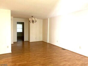 123 Smithfield Ct in Bernards, NJ - Building Photo - Building Photo