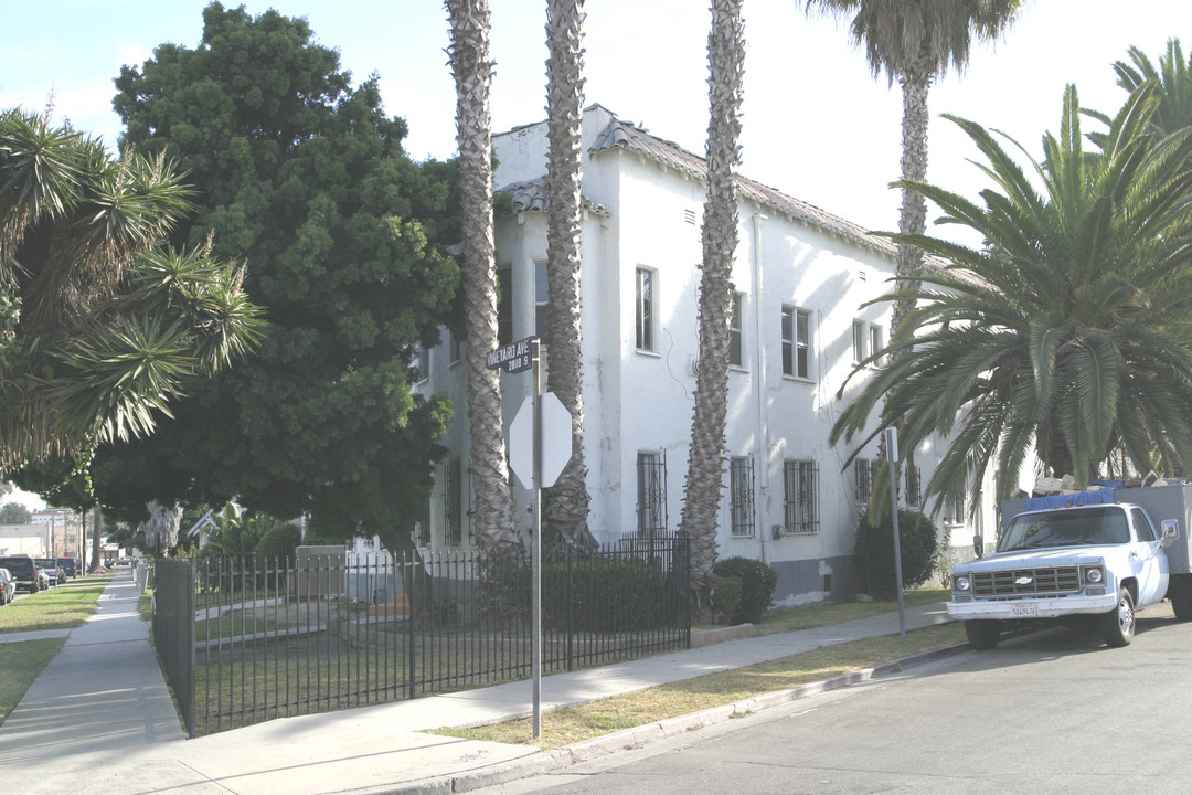 2646 Vineyard Ave in Los Angeles, CA - Building Photo