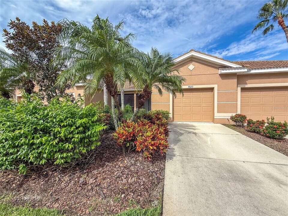 9023 Stone Harbour Loop in Bradenton, FL - Building Photo