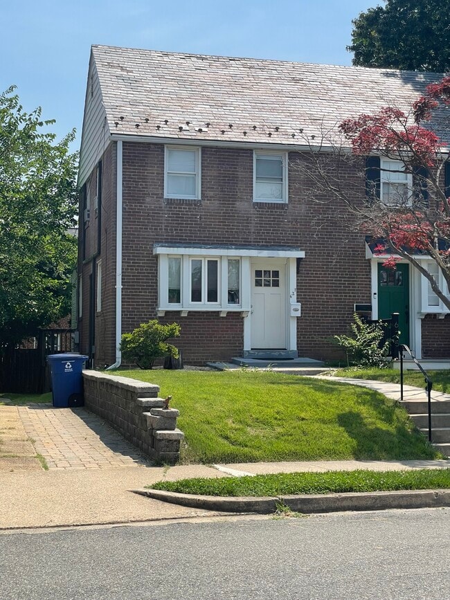 property at 627 N Nelson St
