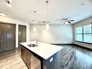 5454 Washington Ave in Houston, TX - Building Photo - Building Photo