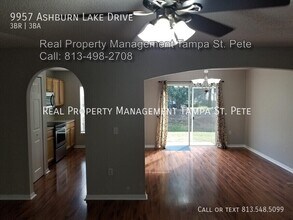 9957 Ashburn Lake Dr in Tampa, FL - Foto de edificio - Building Photo