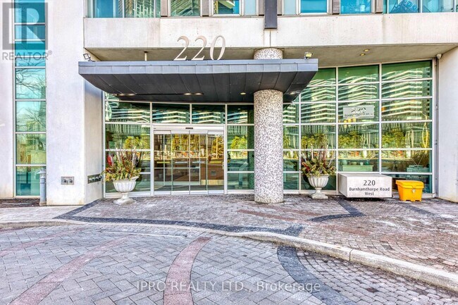 220-220 Burnhamthorpe Rd W in Mississauga, ON - Building Photo - Building Photo