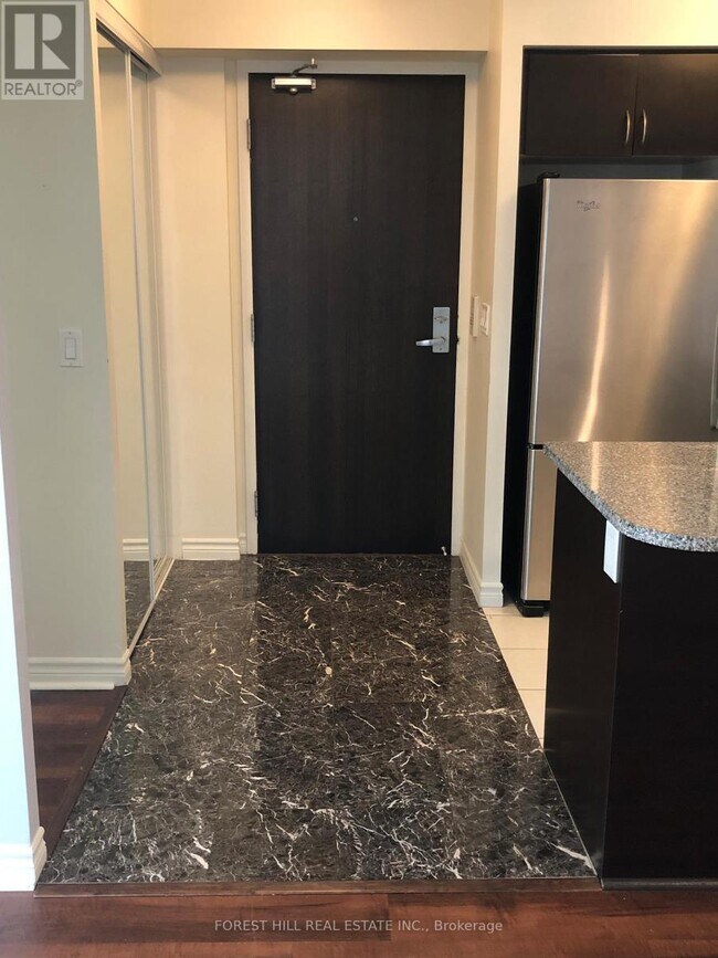 19-1119 Grand Trunk Crescent in Toronto, ON - Building Photo - Building Photo